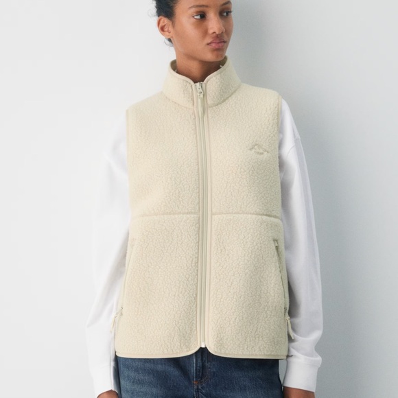 Aritzia Jackets & Blazers - Aritzia Polartech Thermal Pro Mockneck Vest